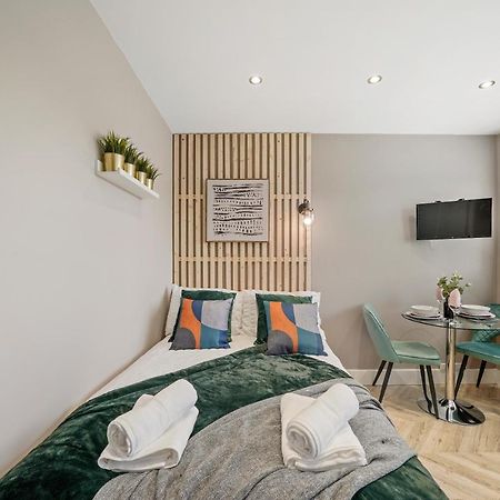 Stunning Heathrow Studios - Parking - Garden Londres Exterior foto