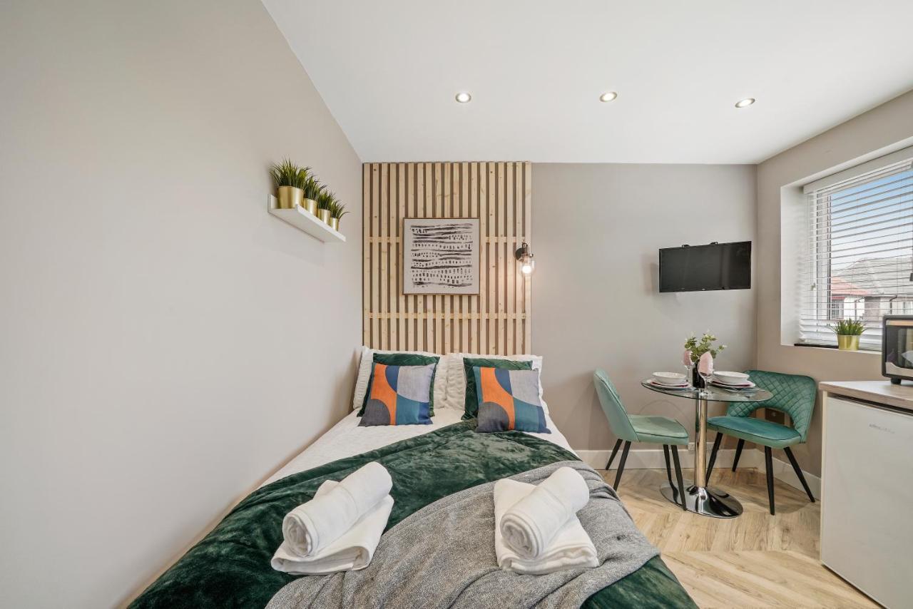 Stunning Heathrow Studios - Parking - Garden Londres Exterior foto