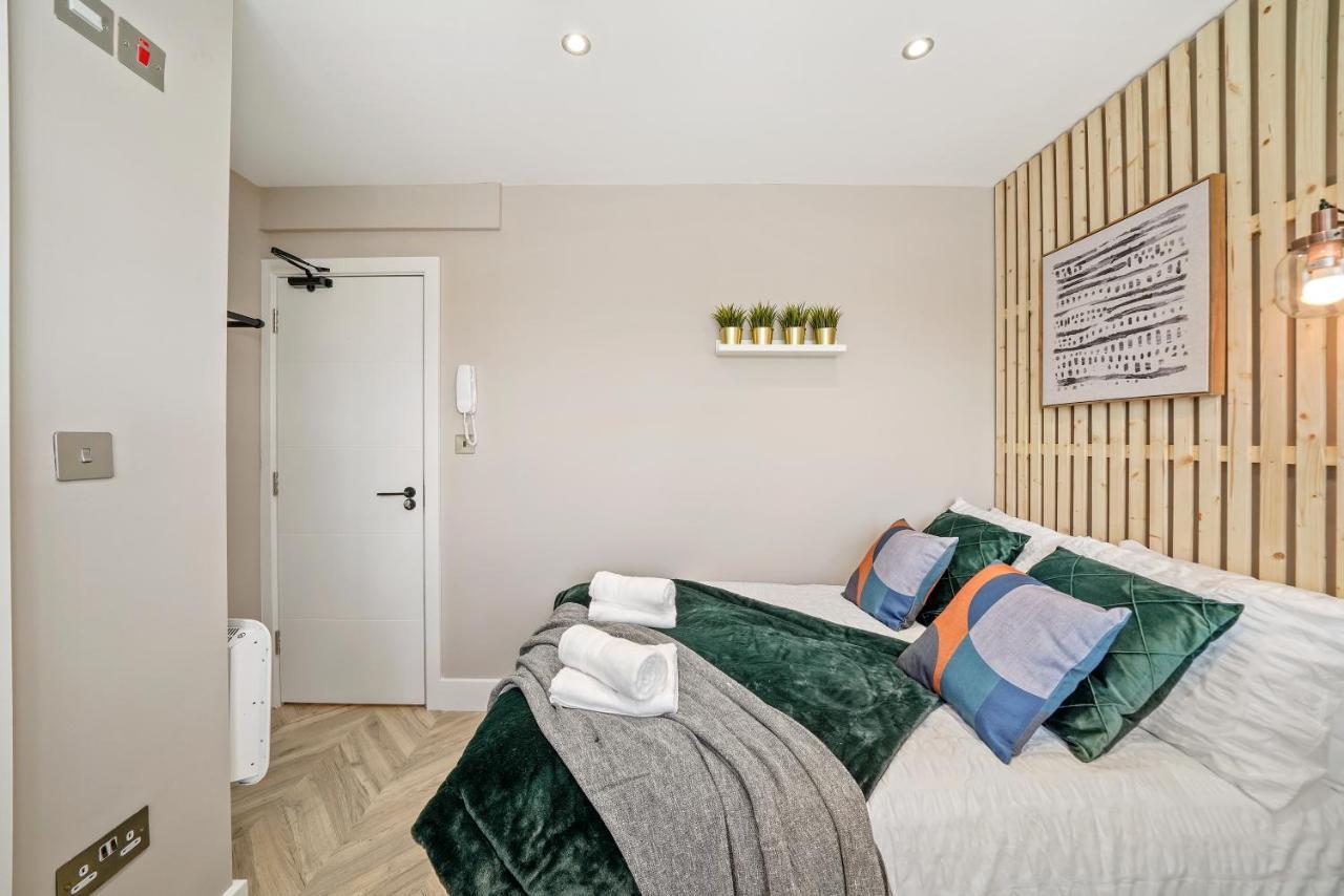 Stunning Heathrow Studios - Parking - Garden Londres Exterior foto