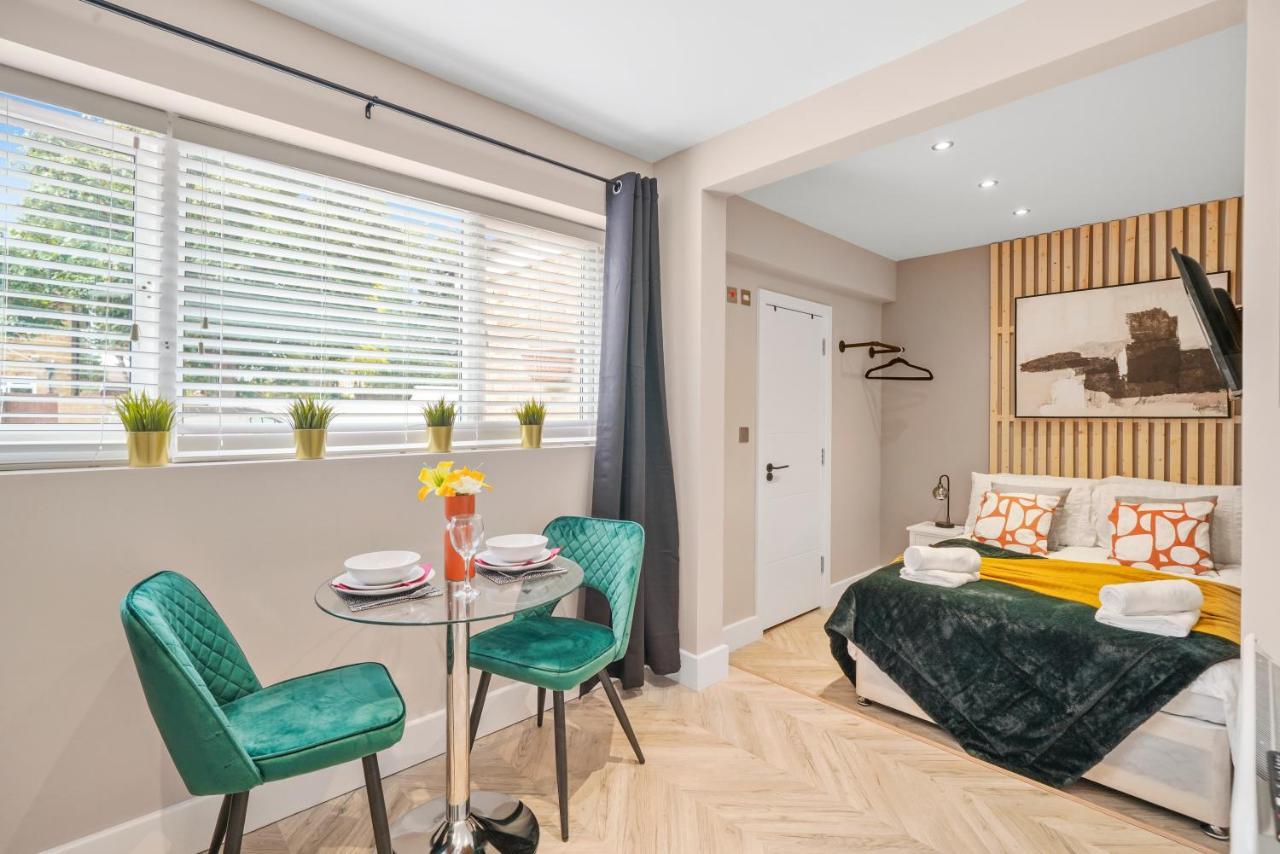 Stunning Heathrow Studios - Parking - Garden Londres Exterior foto