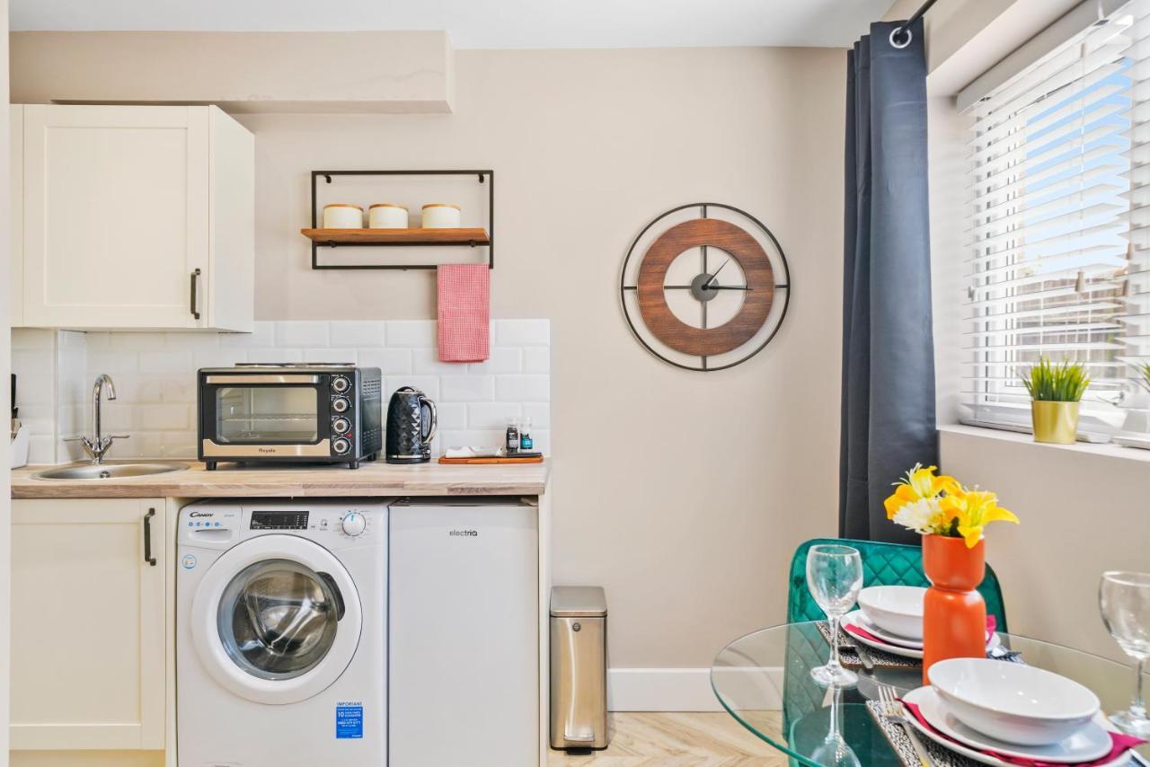 Stunning Heathrow Studios - Parking - Garden Londres Exterior foto