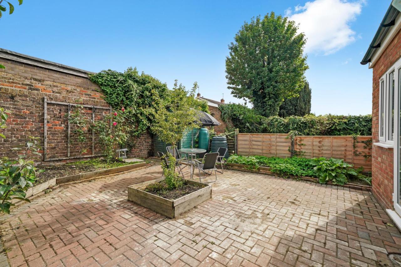 Stunning Heathrow Studios - Parking - Garden Londres Exterior foto