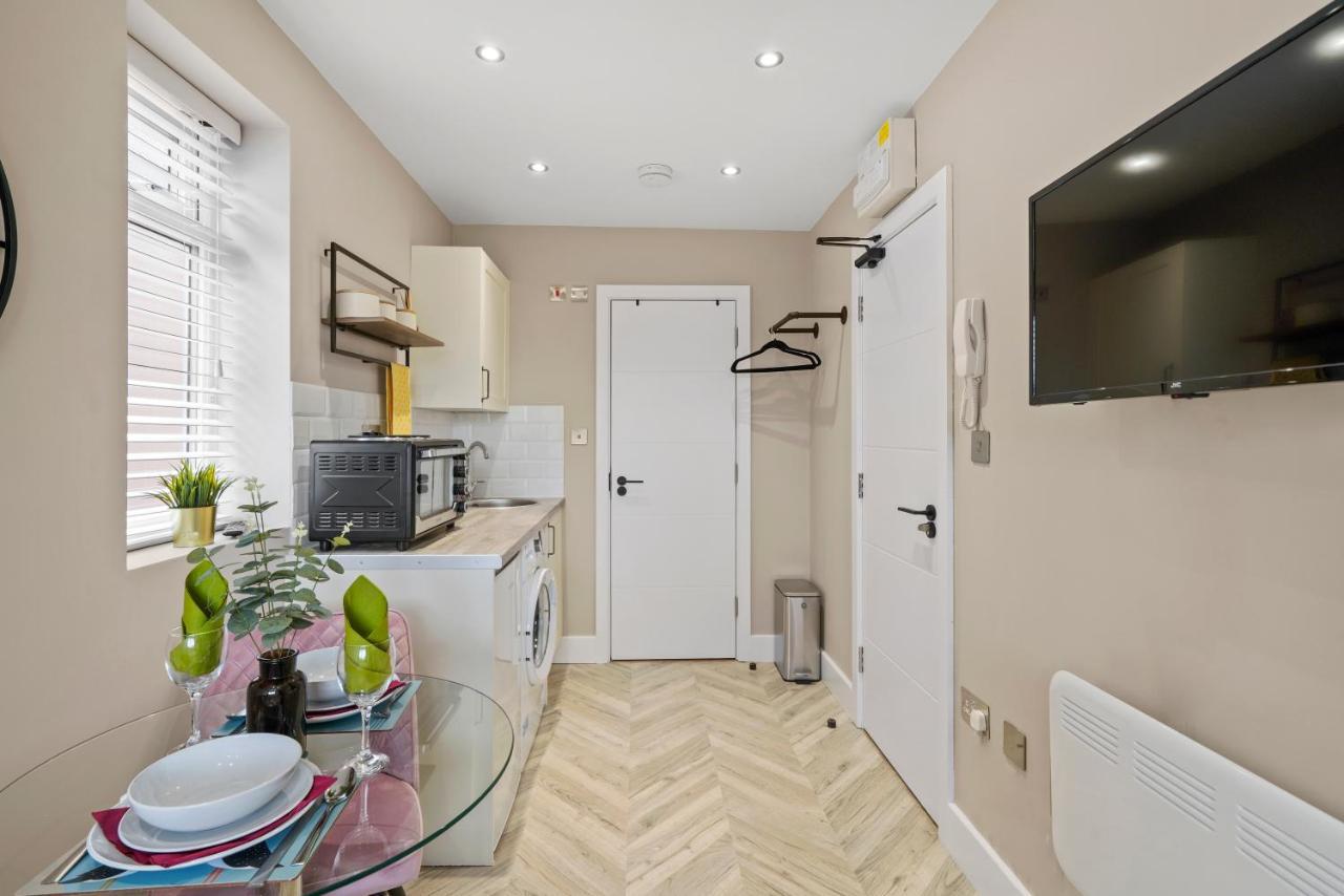 Stunning Heathrow Studios - Parking - Garden Londres Exterior foto