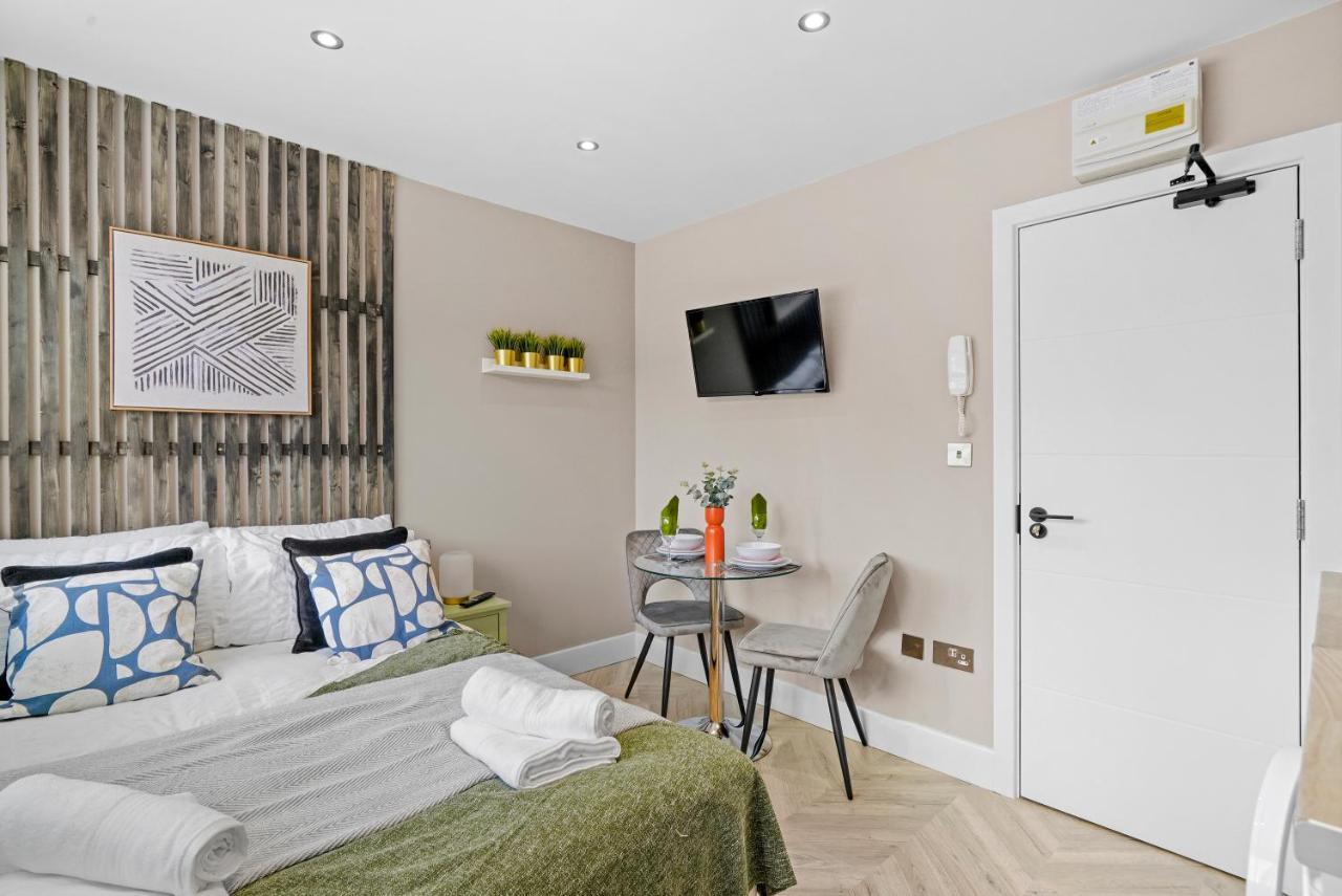 Stunning Heathrow Studios - Parking - Garden Londres Exterior foto