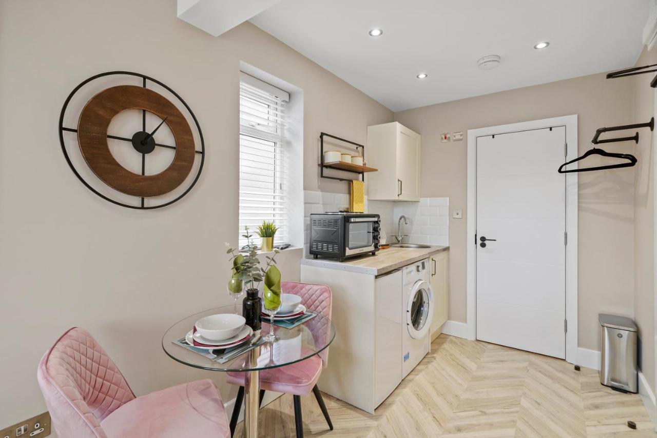 Stunning Heathrow Studios - Parking - Garden Londres Exterior foto